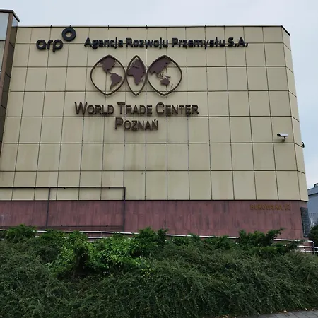 Lotnisko Parking Samodzielne Zameldowanie Blisko Stadion Targi Szpitale I Uczelnie Poznań