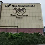 Self Check-in Lotnisko Blisko Stadion Targi Szpitale I Uczelnie ポズナン