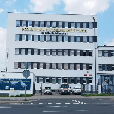 Lotnisko Parking Samodzielne Zameldowanie Blisko Stadion Targi Szpitale I Uczelnie Poznań