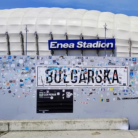Self Check-in Lotnisko Blisko Stadion Targi Szpitale I Uczelnie Apartman *