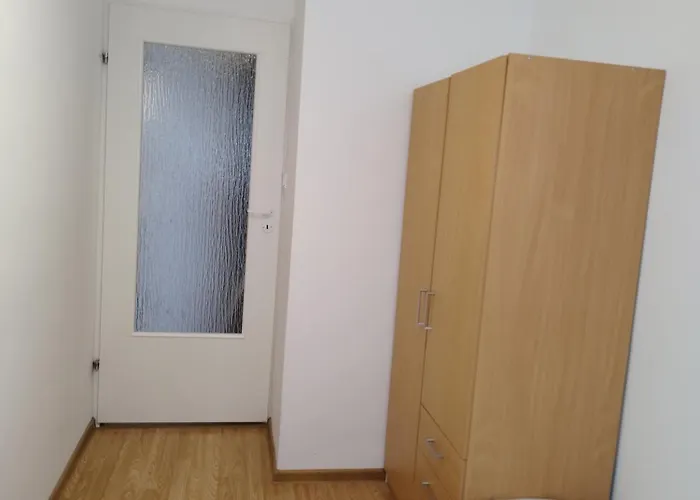 Self Check-in Lotnisko Blisko Stadion Targi Szpitale I Uczelnie Apartment *