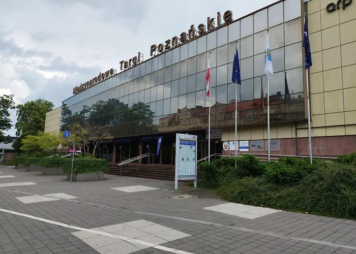 Self Check-in Lotnisko Blisko Stadion Targi Szpitale I Uczelnie Apartment